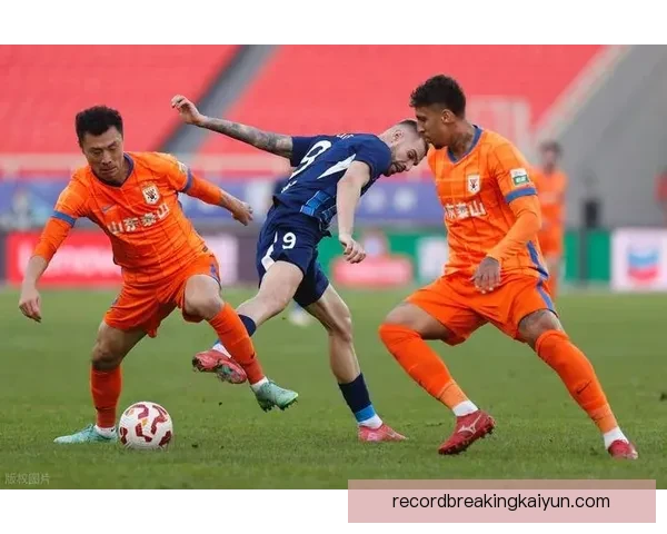 山东泰山在本赛季的防守表现稳健，球队竞争力持续增强。