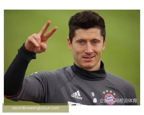 莱万多夫斯基在2023年金球奖排名中表现引人注目，继续保持竞争力。